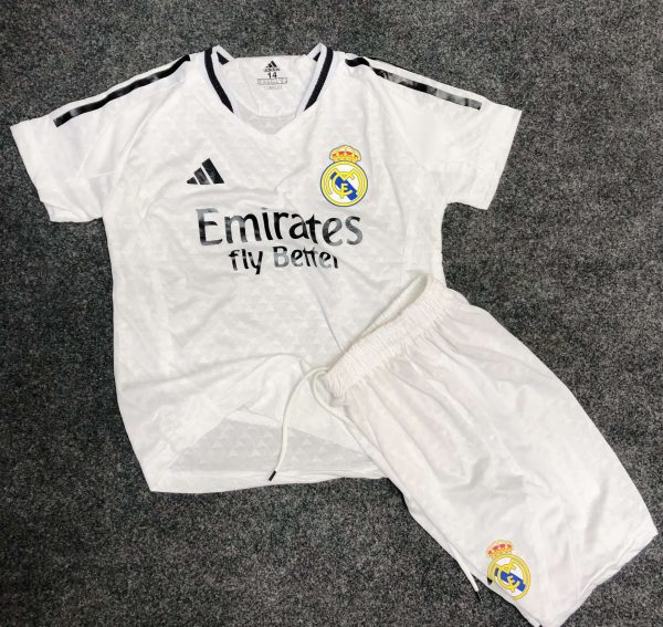 طقم ريال مدريد الاطفالى الجديد 2025